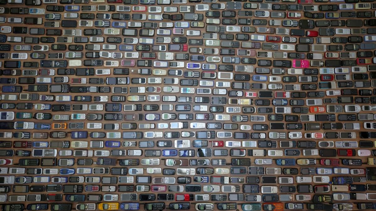Vanl tamirciden ilgin koleksiyon: 20 ylda bin cep telefonu biriktirdi