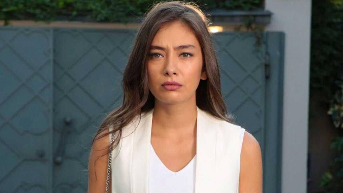 Sefirin Kz'nn Nare'si Neslihan Atagl'n izleyici ile ba dertte