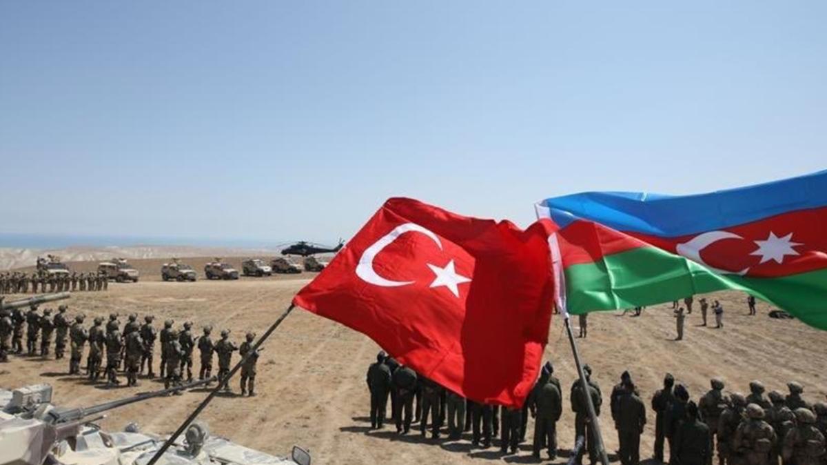 Trk halk igalci Ermenistan'a kar Azerbaycan'n yannda