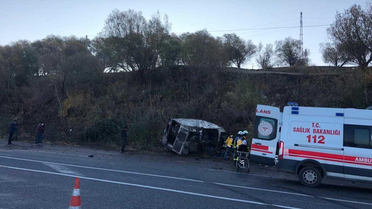 Van'da mltecileri tayan minibs kaza yapt: l ve yarallar var