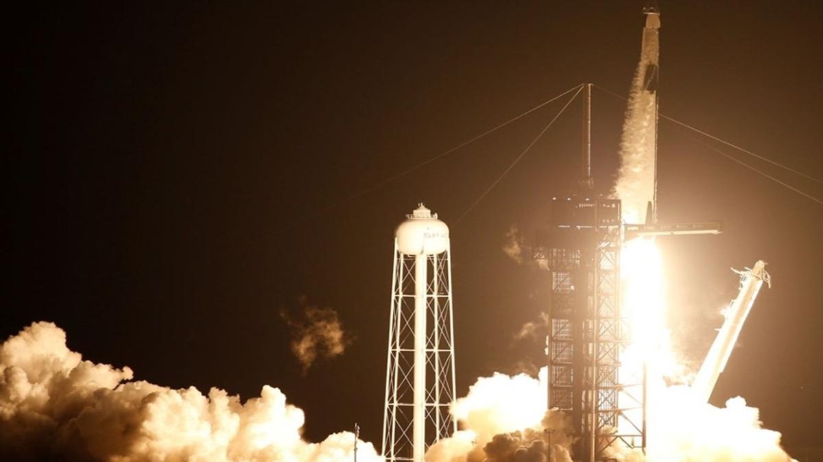 SpaceX'e ait Dragon uzaya gnderildi