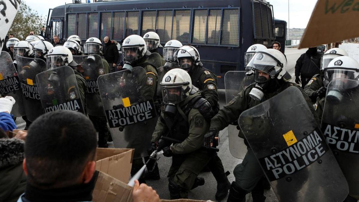 Yunanistan kart! '17 Kasm' protestolarna polis mdahalesi