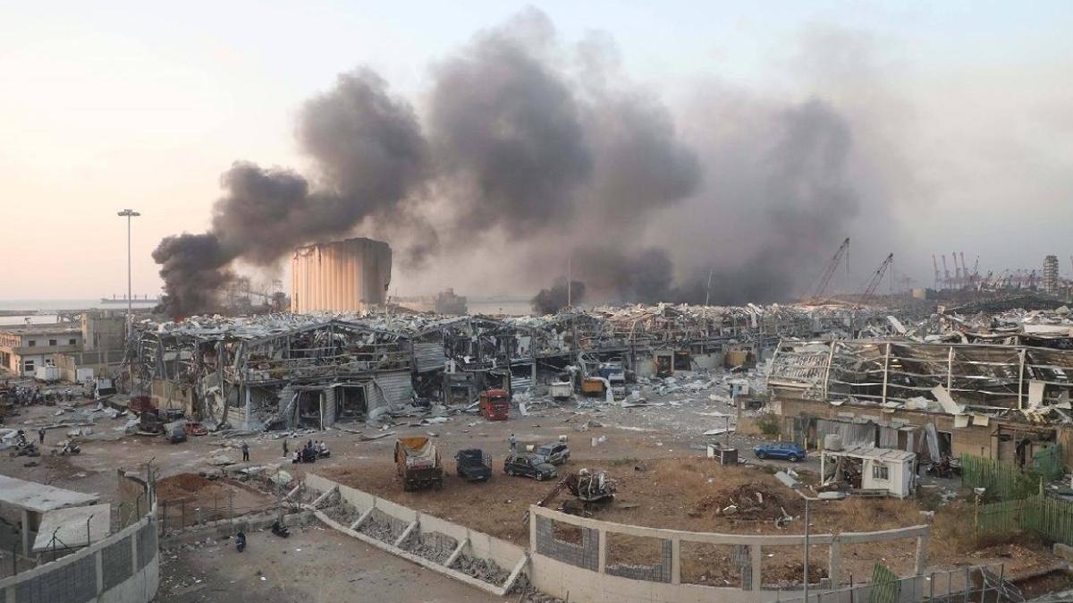 Beyrut'taki patlama sonras limandaki tehlikeli maddelerin imhas iin anlama imzaland