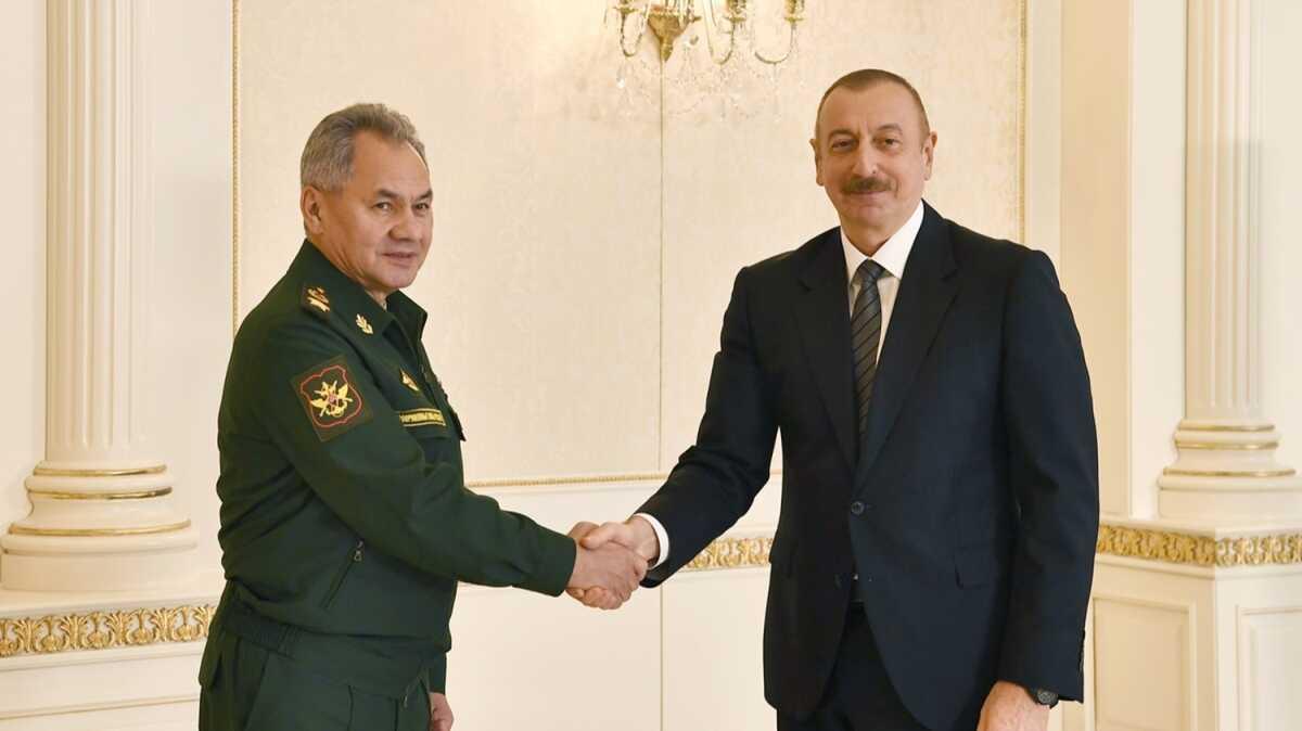 Aliyev, Rusya Savunma Bakan oygu'yu kabul etti