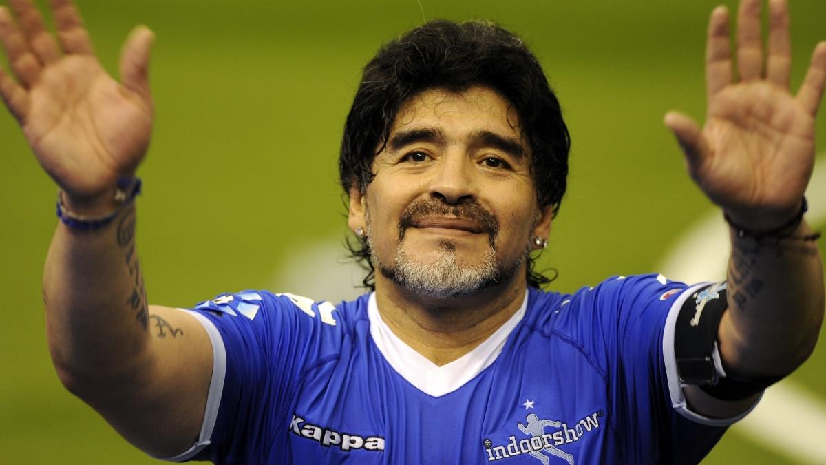 Maradona%E2%80%99n%C4%B1n+mezar%C4%B1+a%C3%A7%C4%B1lma+tehlikesiyle+kar%C5%9F%C4%B1+kar%C5%9F%C4%B1ya