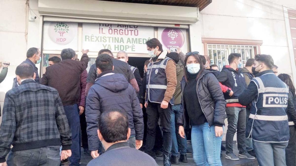 HDP'liler, evlat nbeti tutan aileye szl tacizde bulundu