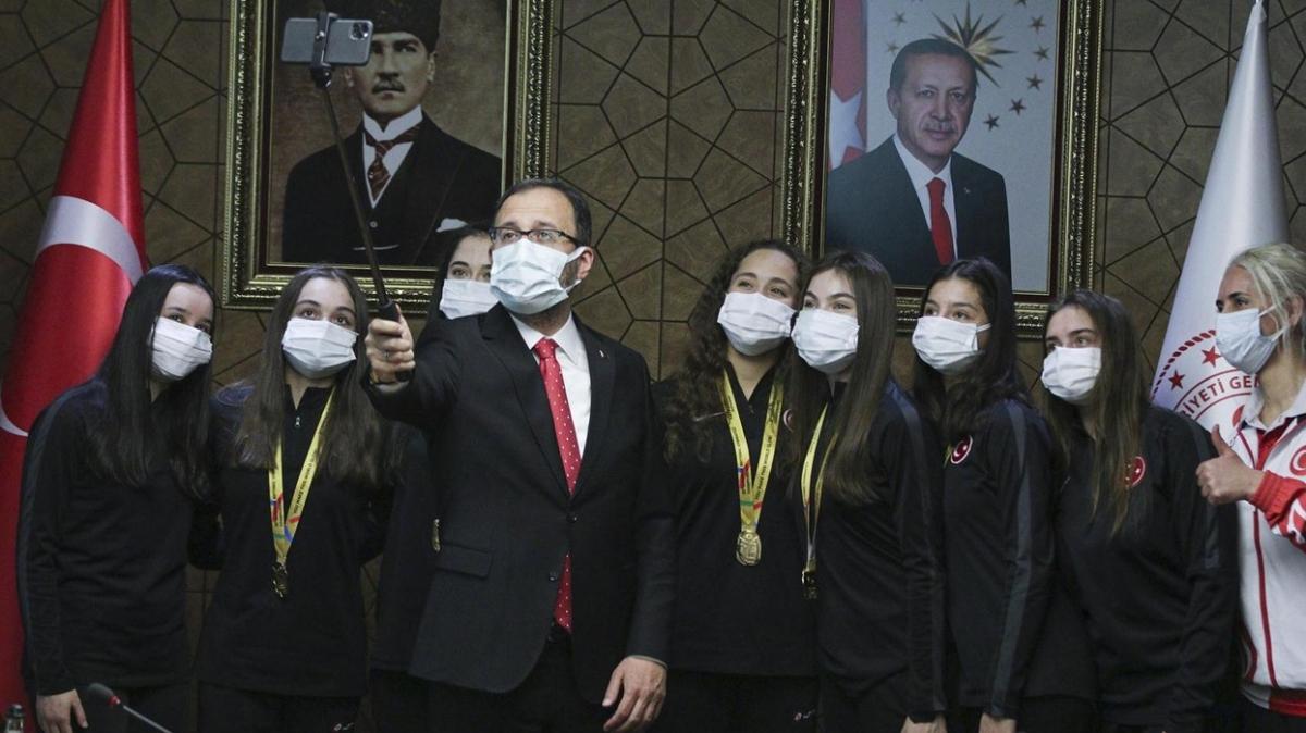 Bakan Kasapoğlu, Ritmik Cimnastik Milli Takımı'nı kabul etti