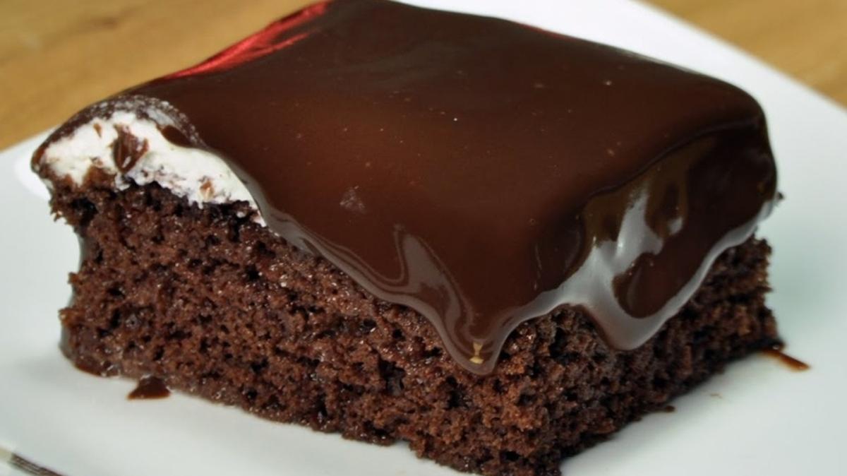 Ağlayan pastanın püf noktası Çikolata sosu! Ağlayan pasta tarifi