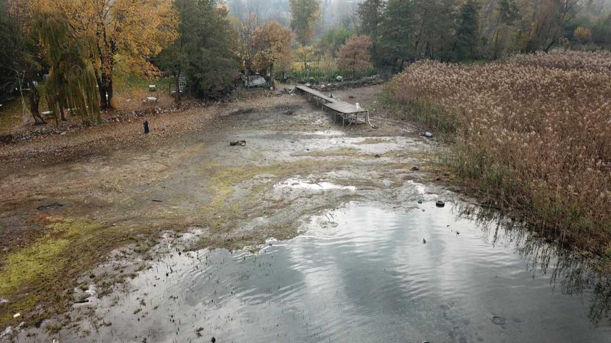 Tablo gnden gne ktleiyor: Sapanca'da sular 20 metre ekildi