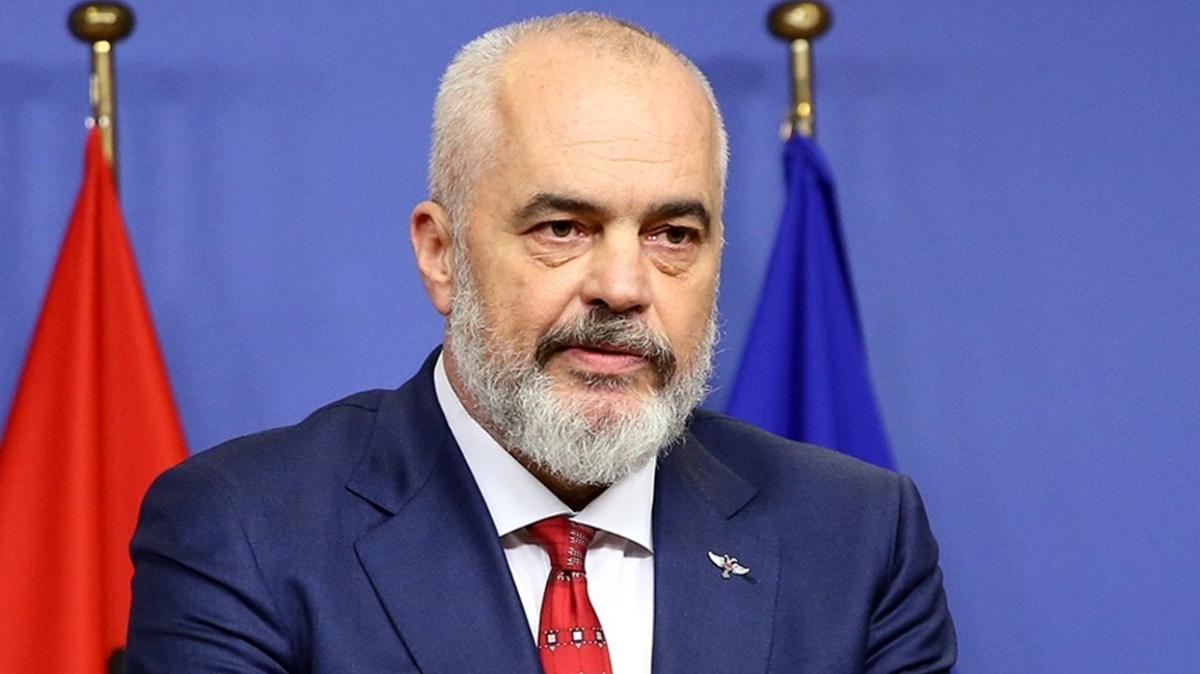 Arnavutluk Babakan duyurdu: ileri Bakan Lleshaj istifa etti