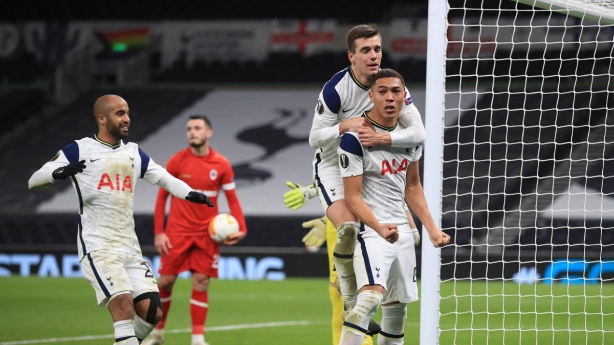 Konuk ettii Antwerp'i 2-0 malup eden Tottenham, grubunu lider tamamlad