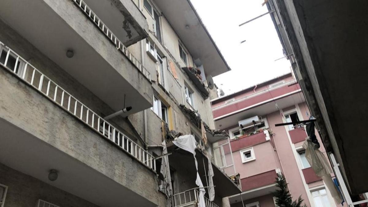 Avcılar'da yağmur dolayısıyla binanın balkonu çöktü