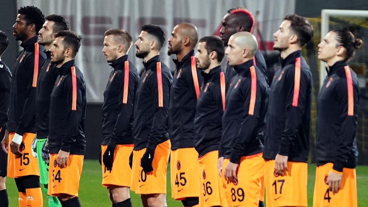 Galatasaray'da Marcao ma sonras krmz kart grd
