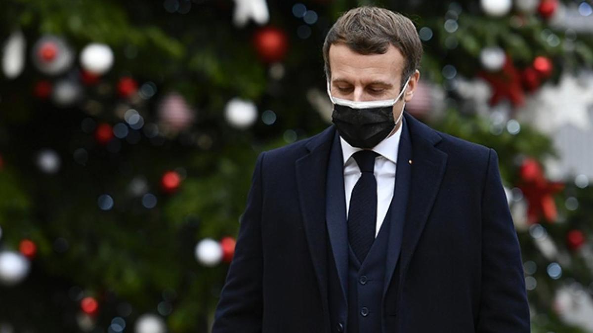 Macron'un yemeine katlan davetlilere su duyurusu