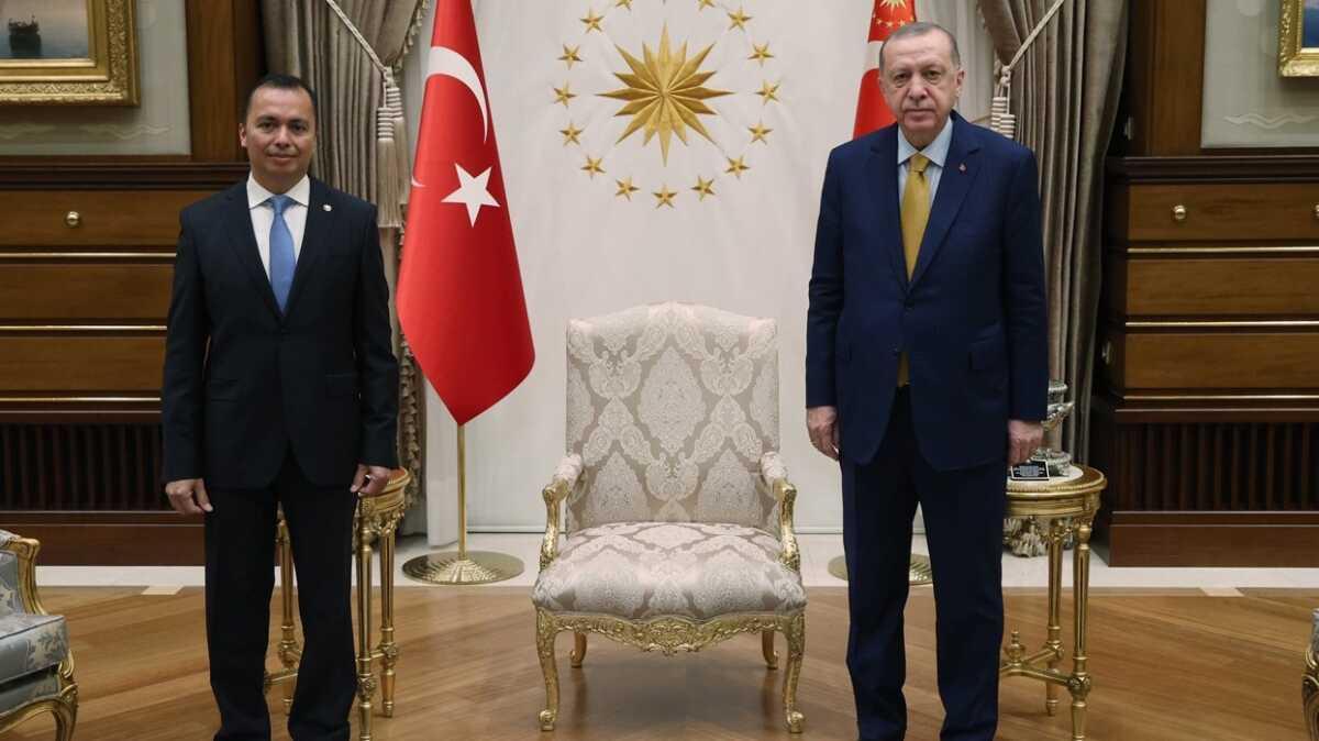 El Salvador'un Ankara Bykelisinden, Bakan Erdoan'a gven mektubu