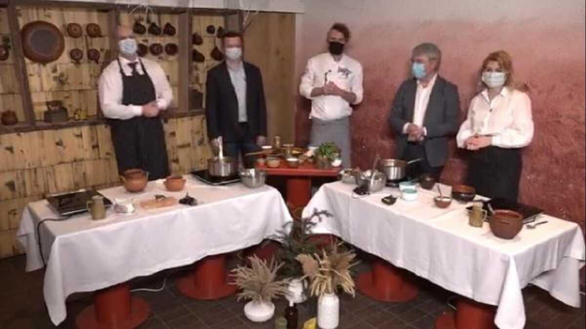 Ukraynal bakanlar en iyi orbay yapmak iin mutfaa girdi