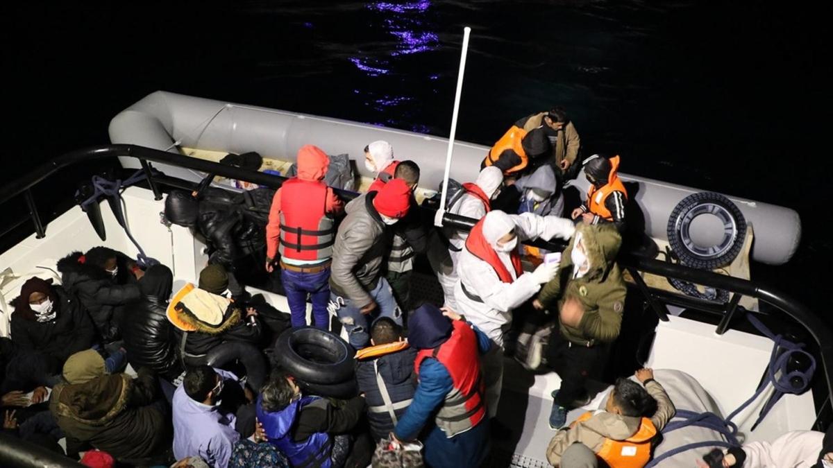 Yunanistan insanlk suu iliyor: lme terk edilen 53 gmeni Sahil Gvenlik kurtard