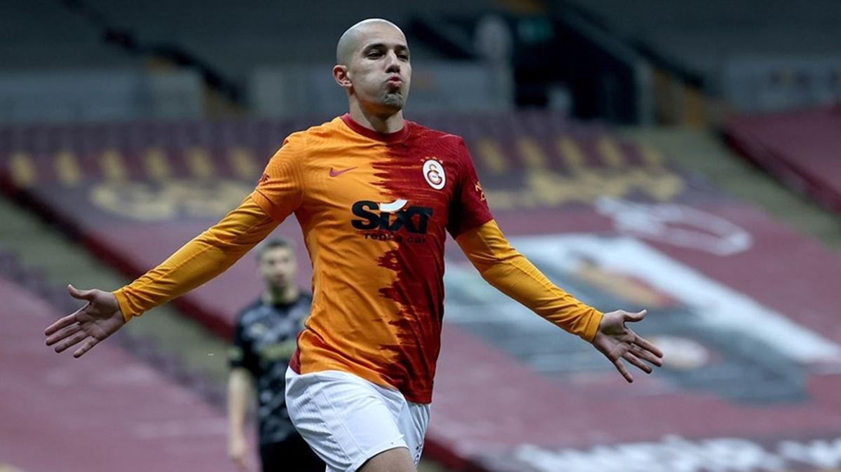 Galatasaray'da sakatlık geçiren Feghouli maça devam edemedi