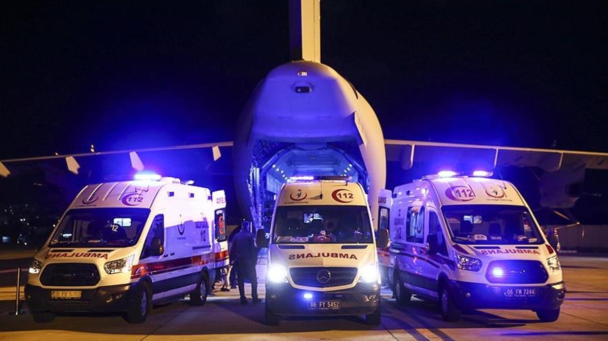 Hatay'a gnderilen 35 ambulans kente ulat