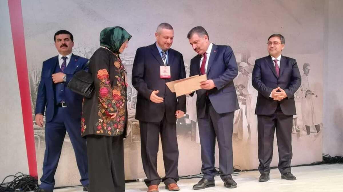Son dakika haberi: Bursa'da 'yln hekimi' seilip dln Bakan Koca'dan almt: Doktor Yavuz Durmu koronavirse yenik dt