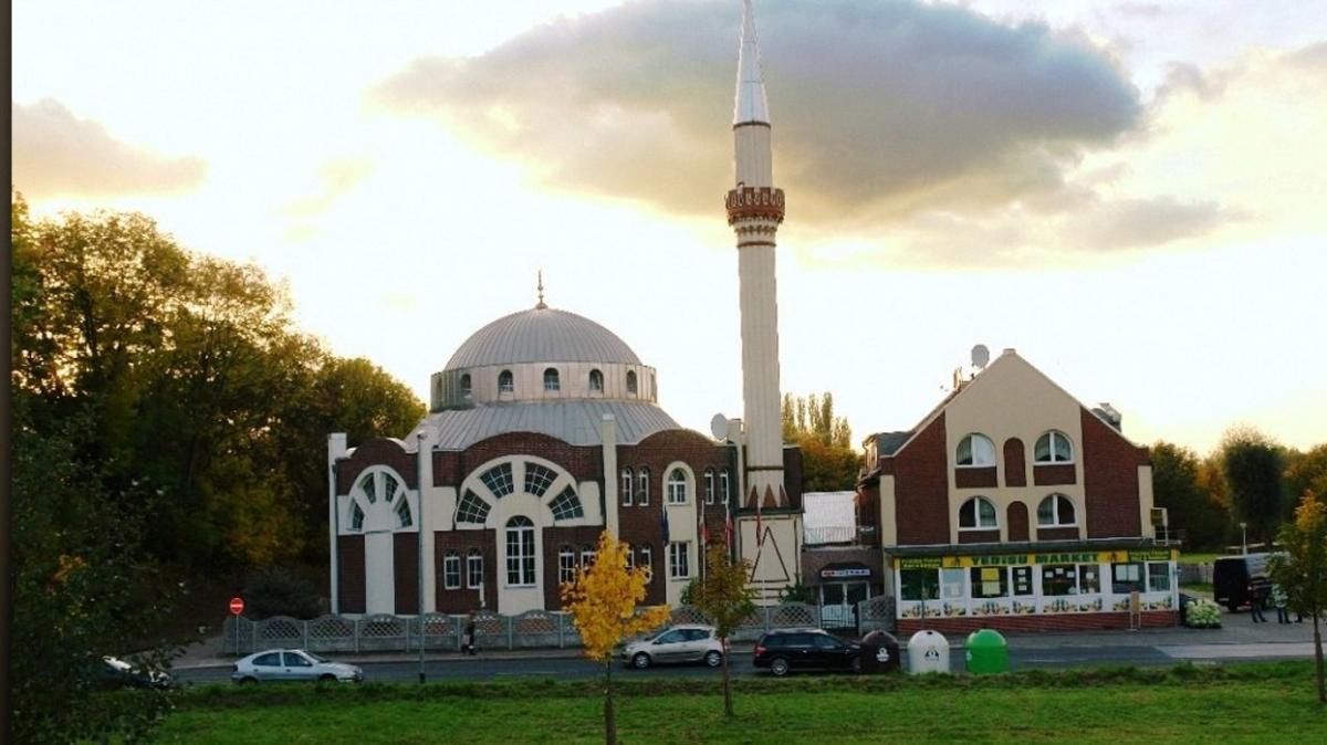Blge halk endieli: Almanya'da ayn camiye ikinci kez saldrdlar