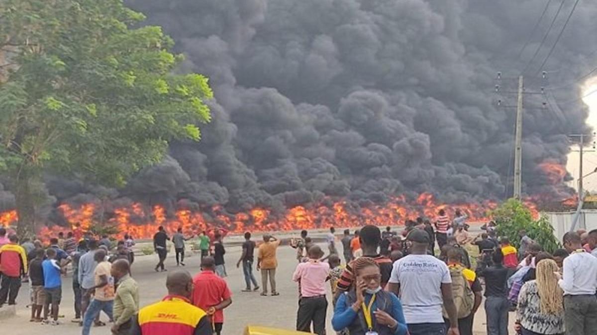Nijerya'da petrol tankeri alev ald: Patlamada ortalk bir anda cehenneme dnd