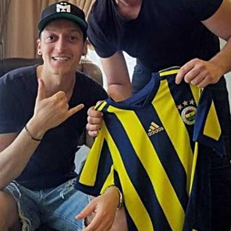 Fenerbahe'ye Mesut zil'den 100 milyon liralk lgn gelir