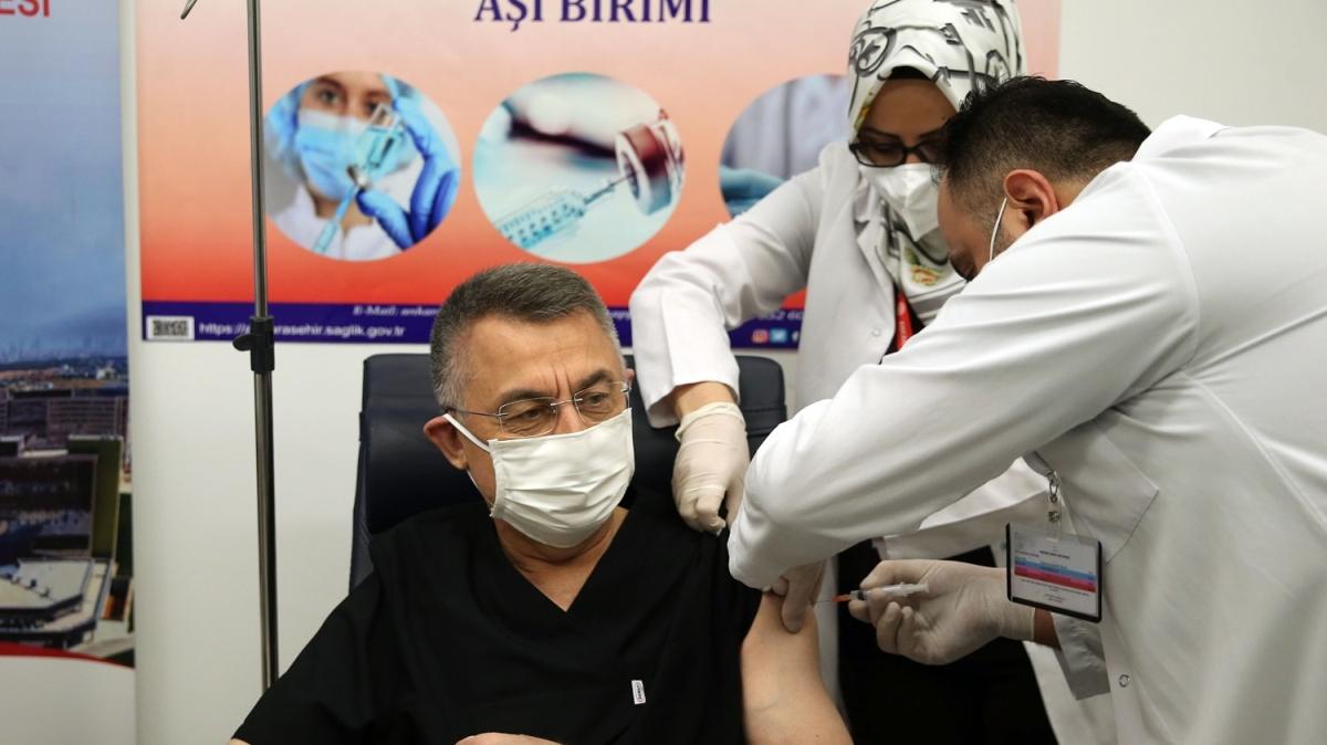 Son dakika haberi: Cumhurbaşkanı Yardımcısı Fuat Oktay Kovid-19 aşısı yaptırdı
