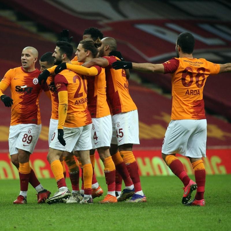 Galatasaray, zirvenin ensesinde