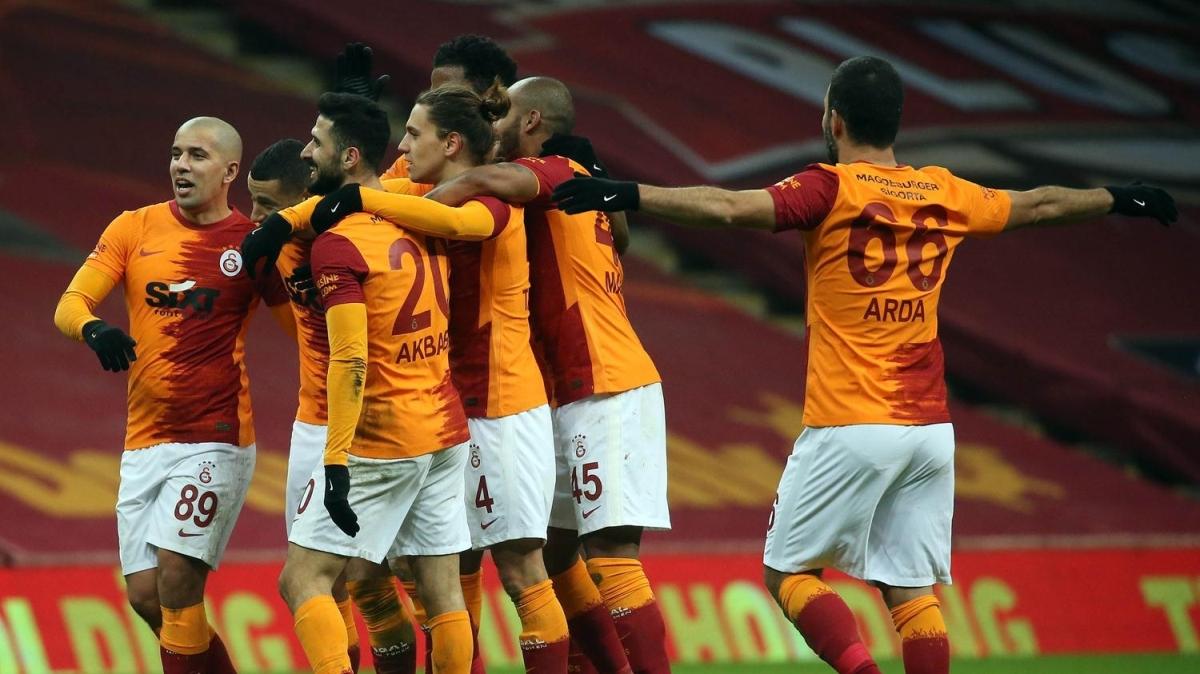 Galatasaray,+zirvenin+ensesinde