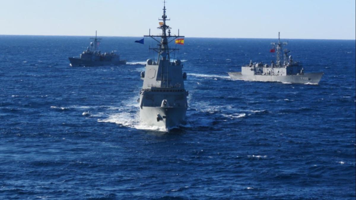 MSB duyurdu: 'NATO Daimi Deniz Grev Grubu-2 ile TCG GKOVA frkateynimiz Dou Akdeniz'de gei eitimi icra etti'