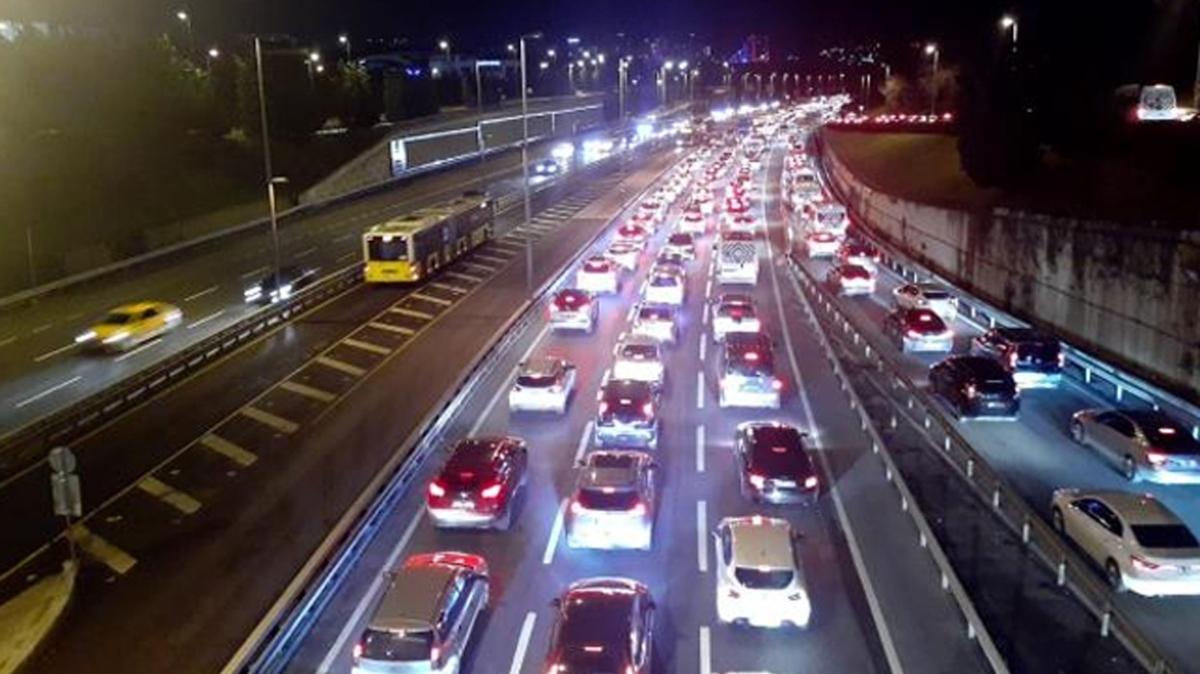 İstanbul'da trafik yoğunluğu yüzde 65'e çıktı