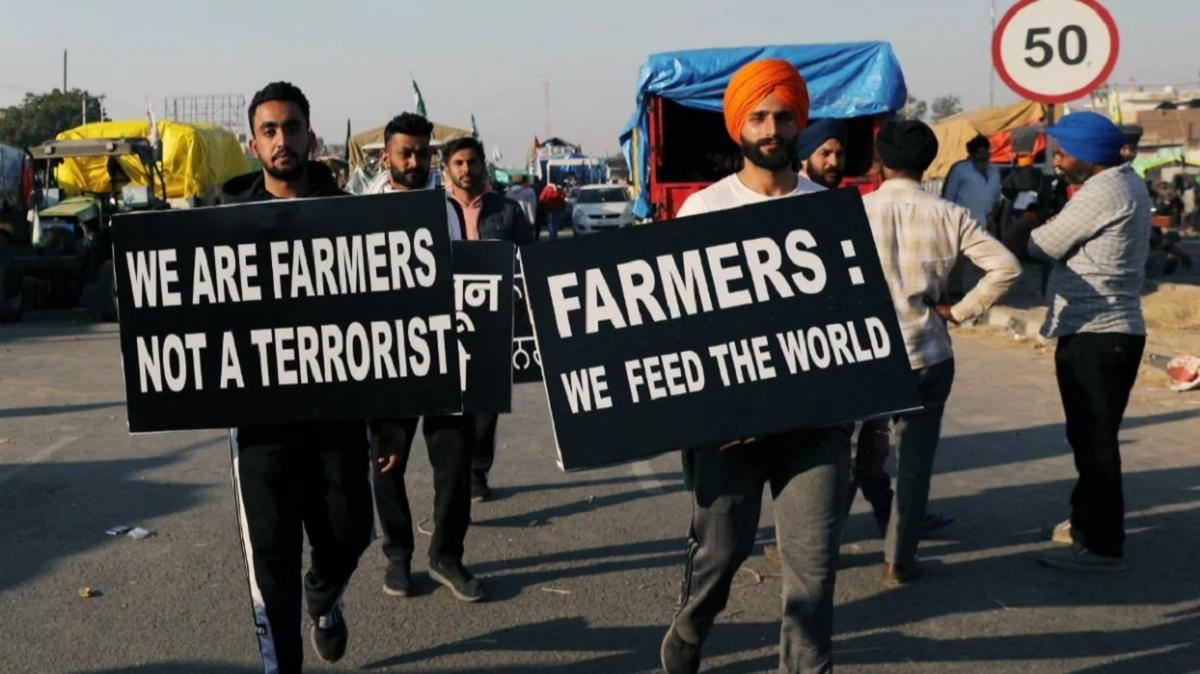 Hindistan'daki protestolara bayram molası: Çiftçiler Yeni Delhi dışındaki protesto kamplarına geri döndü