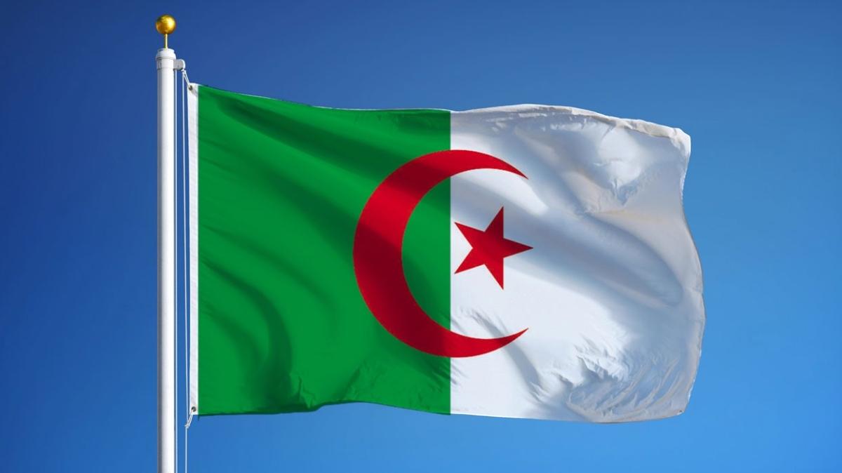 Cezayir, Libya'daki büyükelçiliğini yeniden açıyor