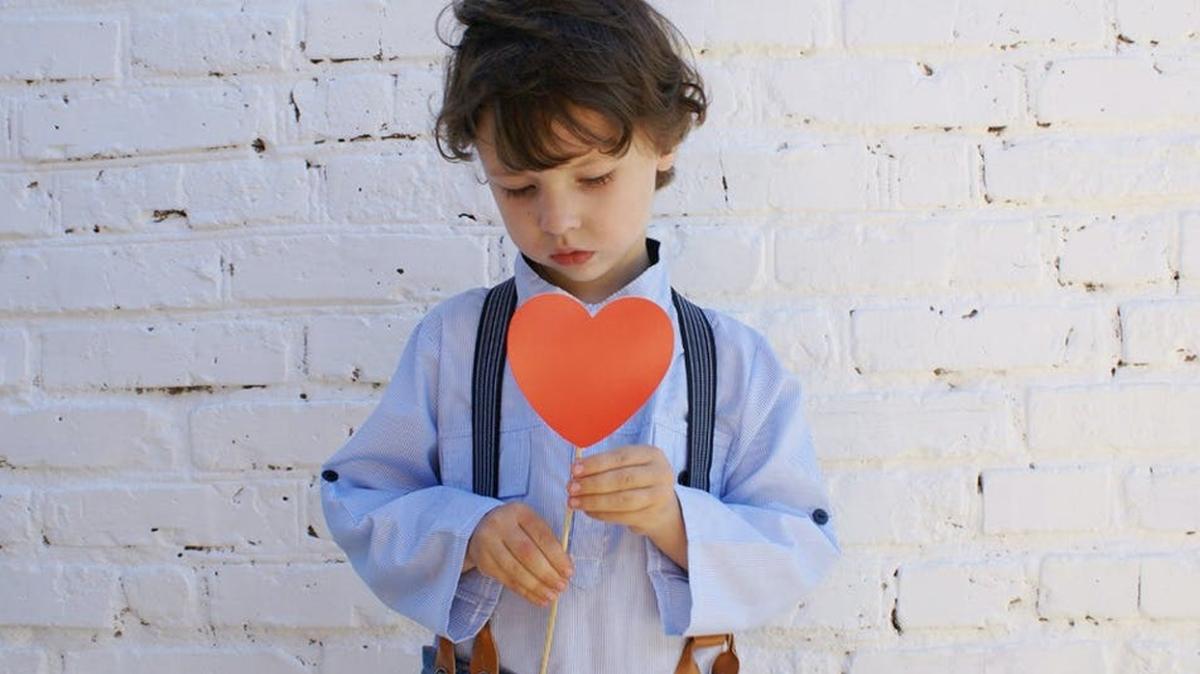 Çocuklarda kalp krizi belirtilerine dikkat! Ağrı göğüsten sol kola doğru başlıyor