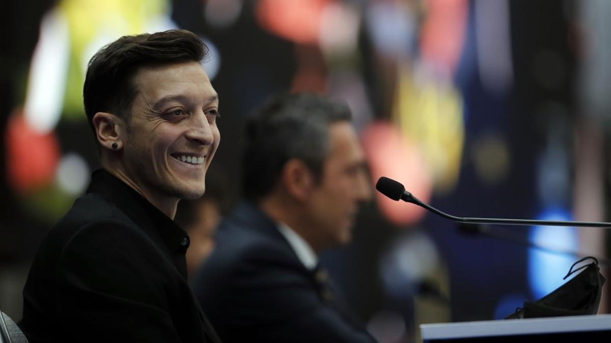 Mesut Özil'in imza töreni dünya basınında
