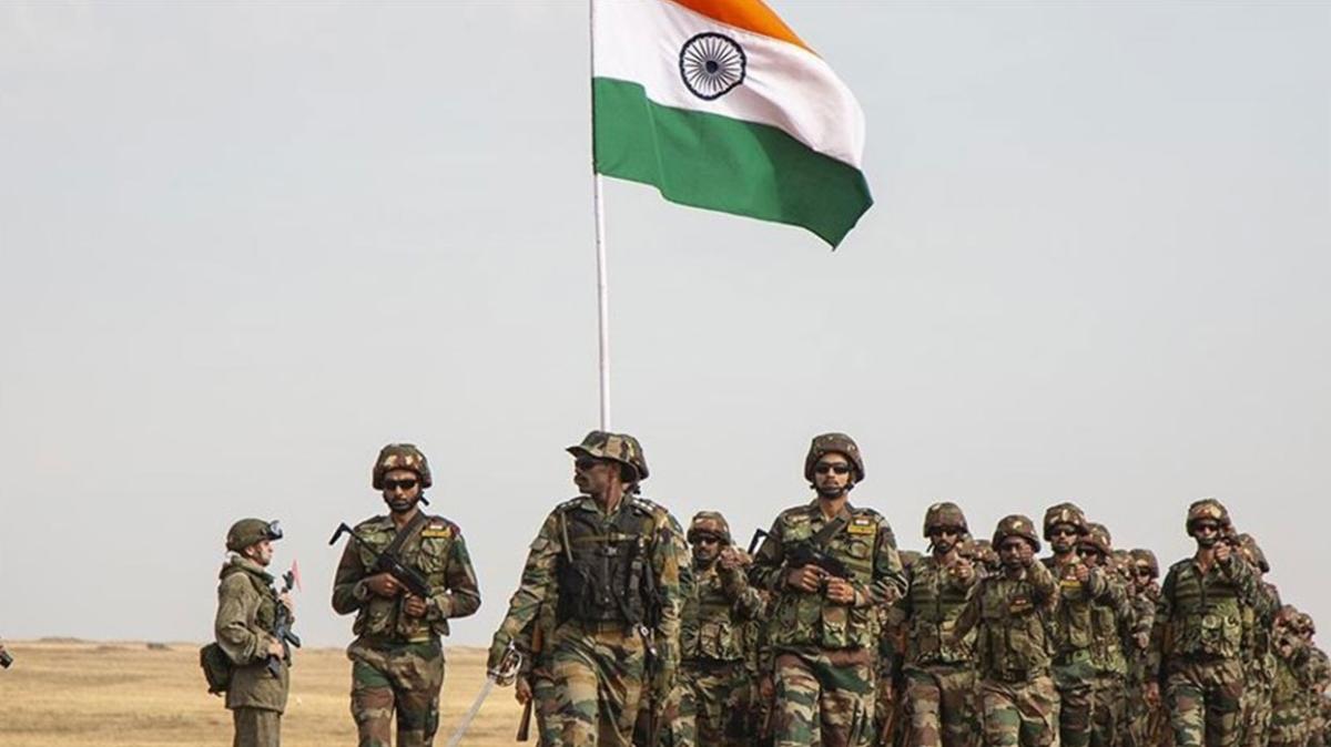 Gerilim tırmanıyor: Hindistan, Çin sınırına daha fazla asker konuşlandırdı