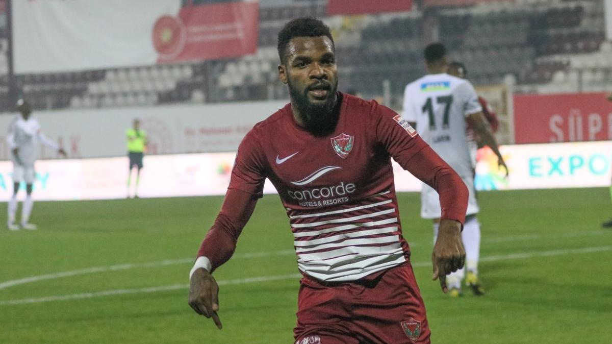 Boupendza'ya Galatasaray ve Baakehir'den sonra Dinamo Kiev de talip oldu