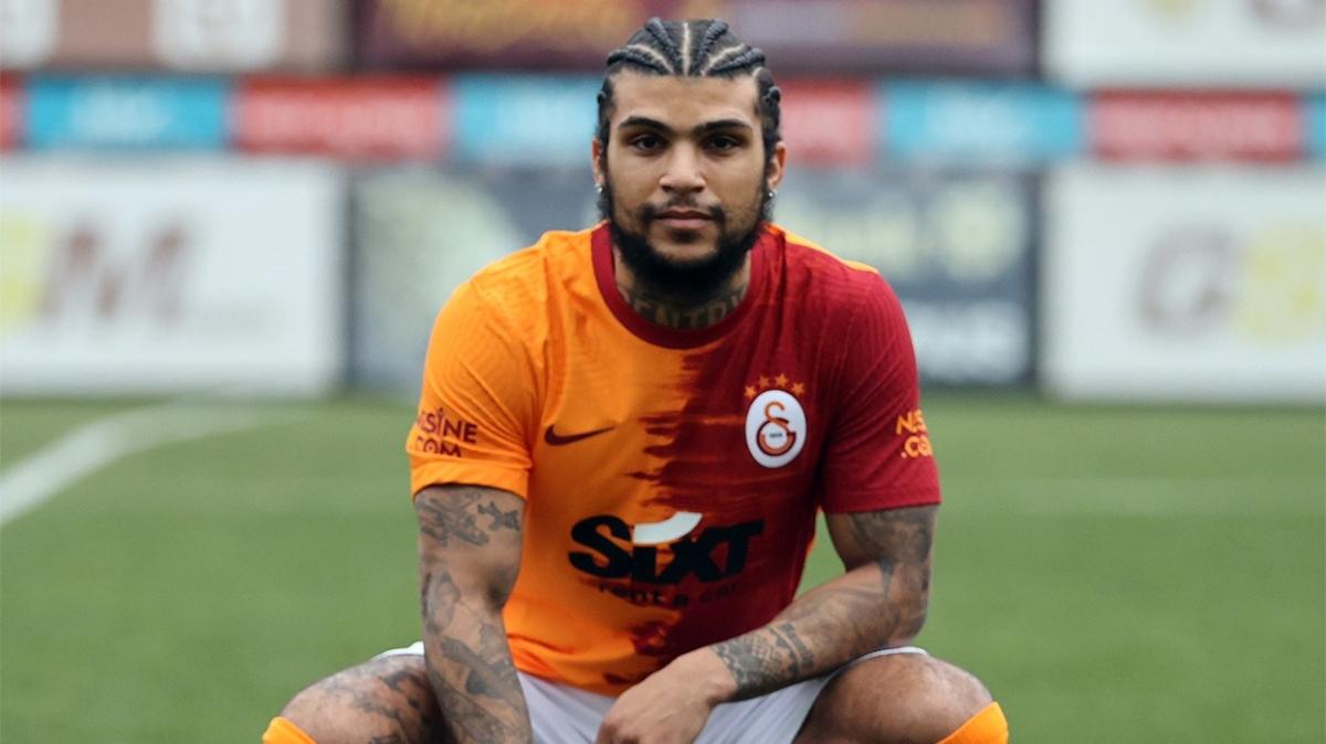Galatasaray'da DeAndre Yedlin formay giydi! te maliyeti...