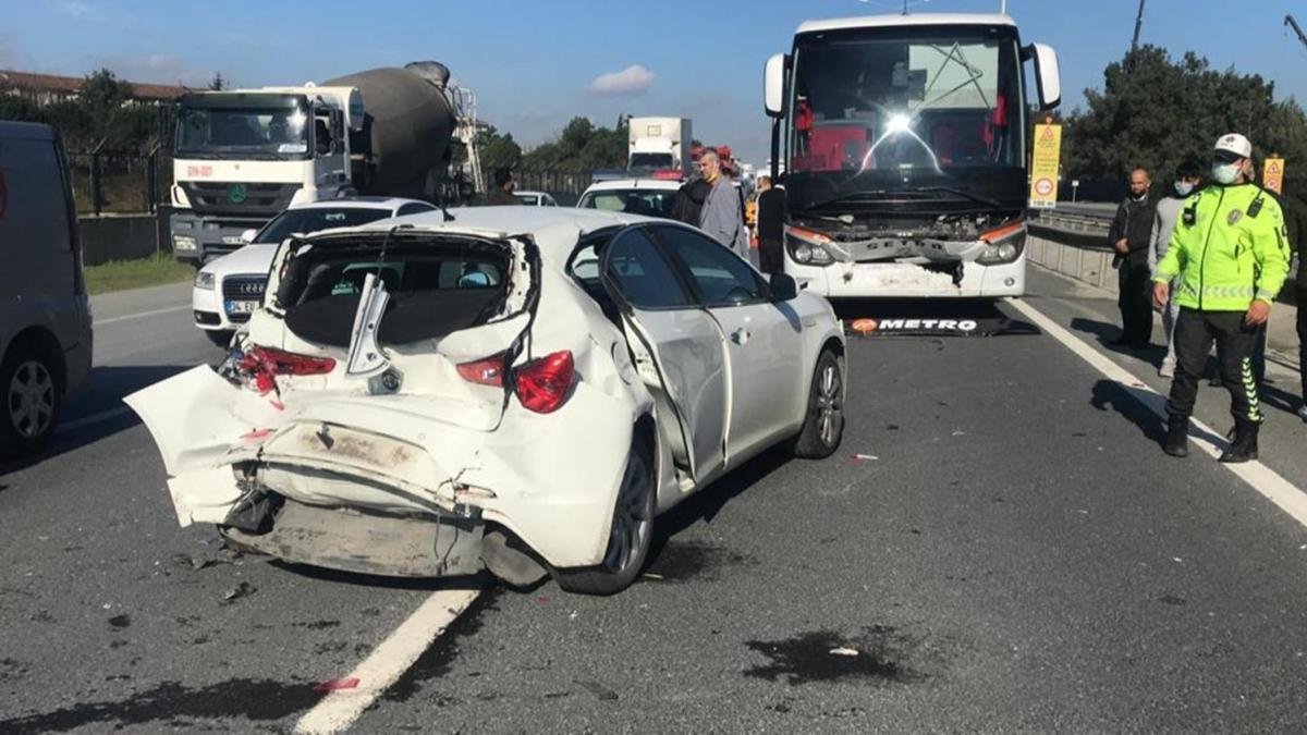 Eypsultan'daki kaza trafii kilitledi:  kii yaraland