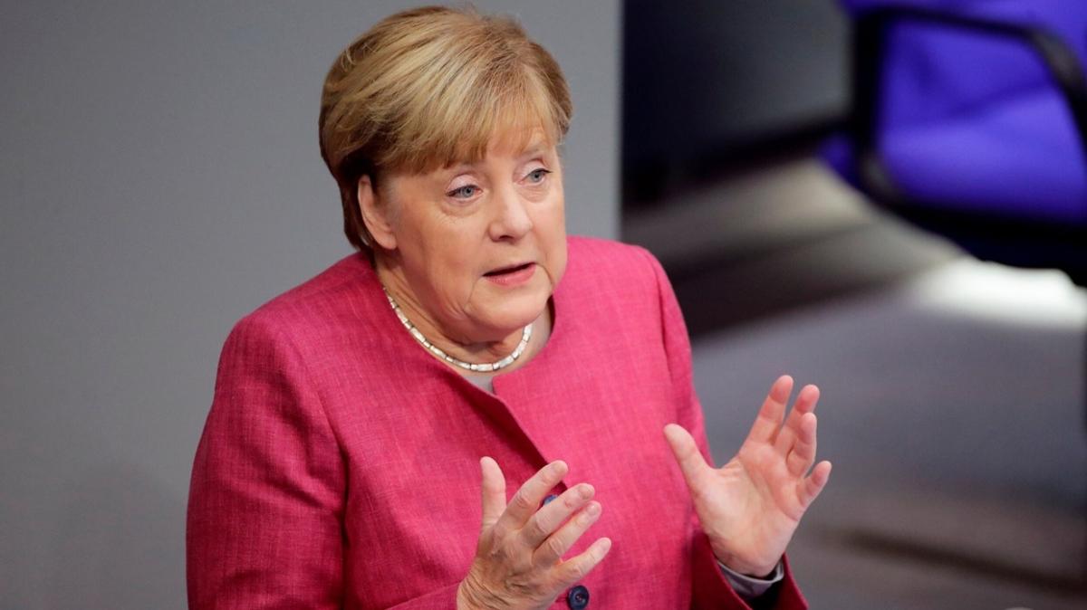 Merkel'den Rusya yorumu: Diyaloun srdrlmesi diplomatik bir grev