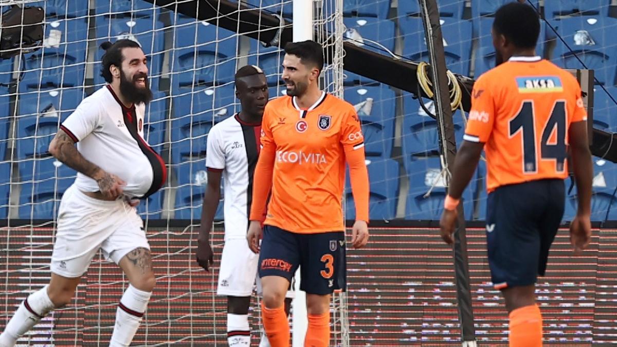 Medipol Başakşehir sahasında Fatih Karagümrük'e 1-0 mağlup oldu
