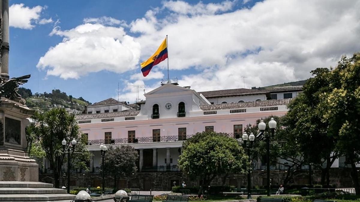 Son dakika haberleri... Ekvador yeni devlet bakann seiyor: Oy verme ilemi balad