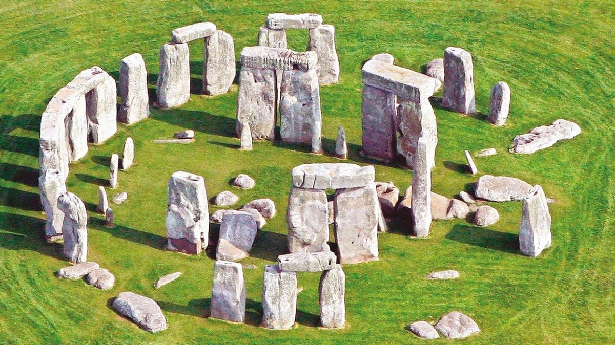 Stonehenge'in gizemi zlyor! Bronz a'ndan kalma mezarlar