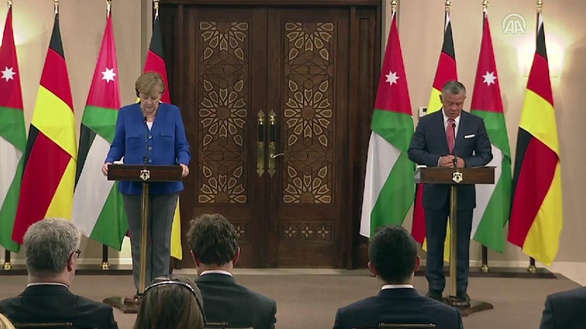 Merkel'den Orta Doğu'yla ilgili kritik temas