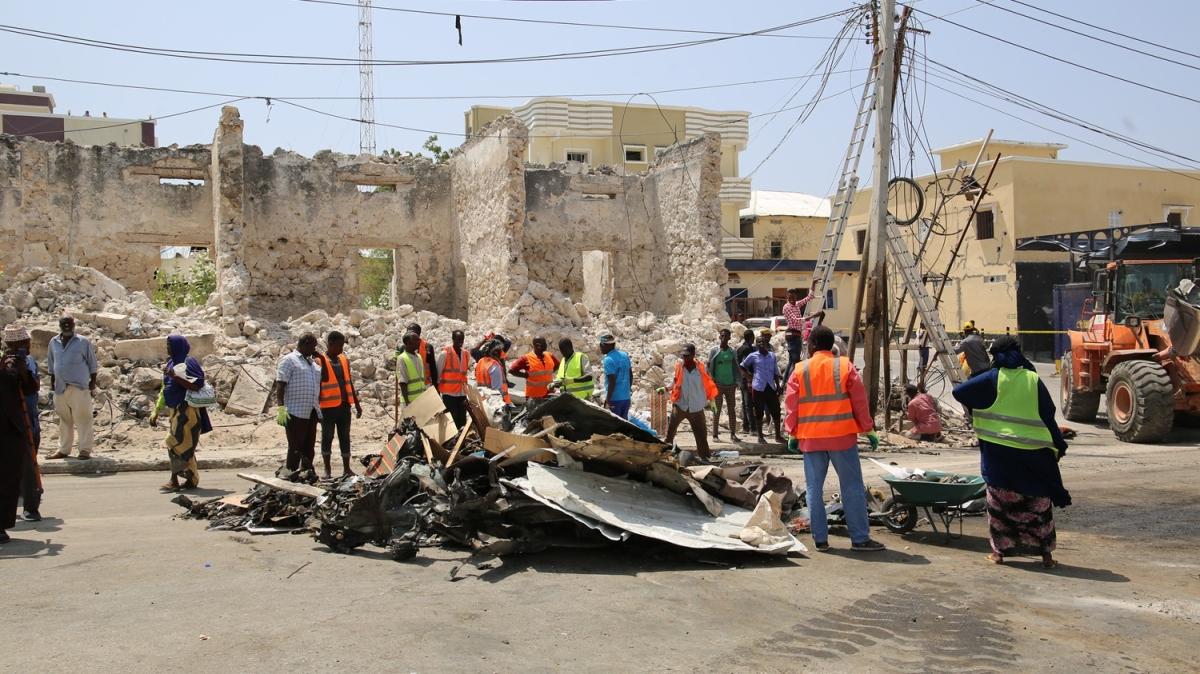 Son Dakika: Somali'de parlamento binasının girişinde şiddetli patlama meydana geldi