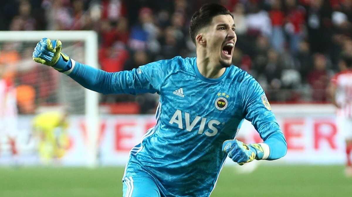 Fenerbahe'de Altay Bayndr iin kapy almaya hazrlanyorlar