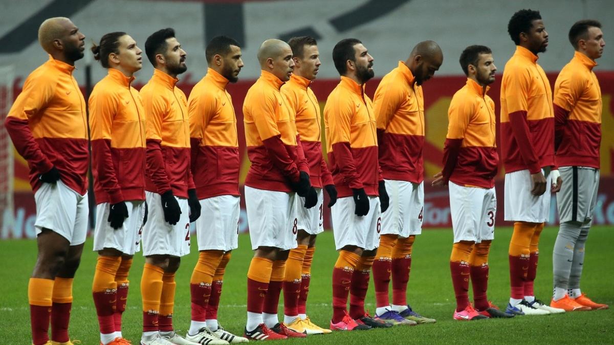 Galatasaray'da szlemesi biten isimlerle grmeler balyor
