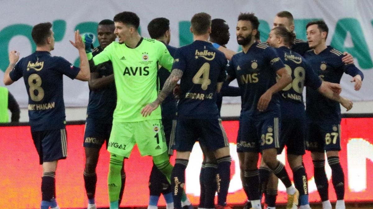 Fenerbahçe'de 5 futbolcu ceza sınırında bulunuyor