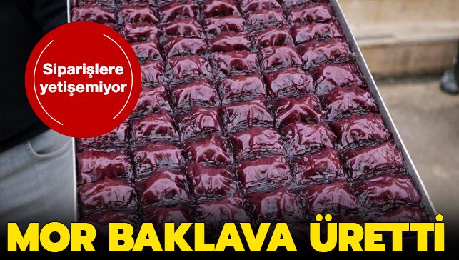 Adana'da mor un ile üretilen baklava yoğun ilgi görüyor